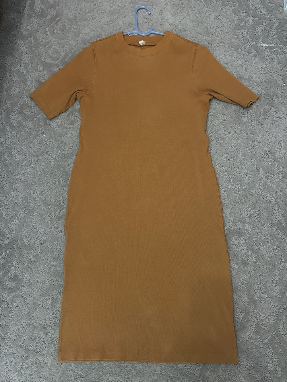 Anthropologie ribbed crewneck midi in Rust